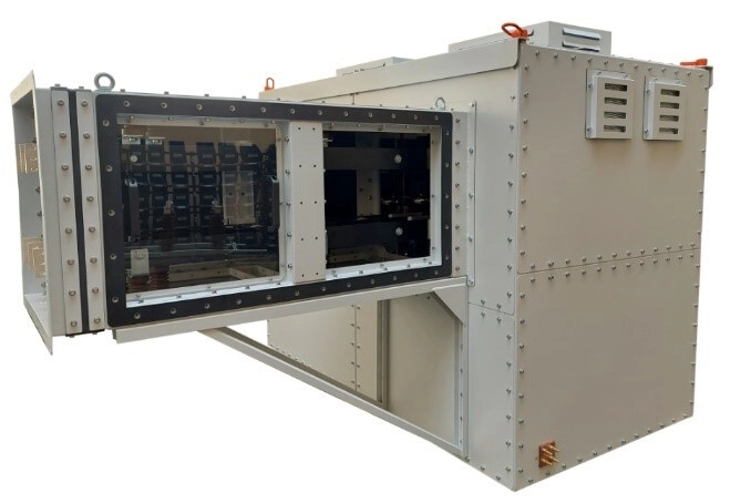 Kombinovaná svorková skříň VN generátoru s kompaktním uspořádáním