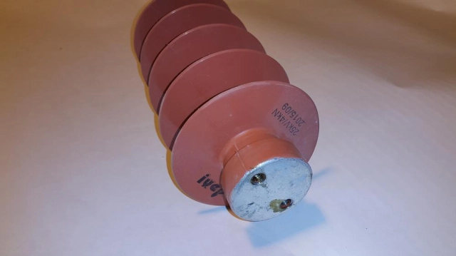 Tahové, podpěrné a staniční izolátory