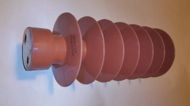 Tahové, podpěrné a staniční izolátory