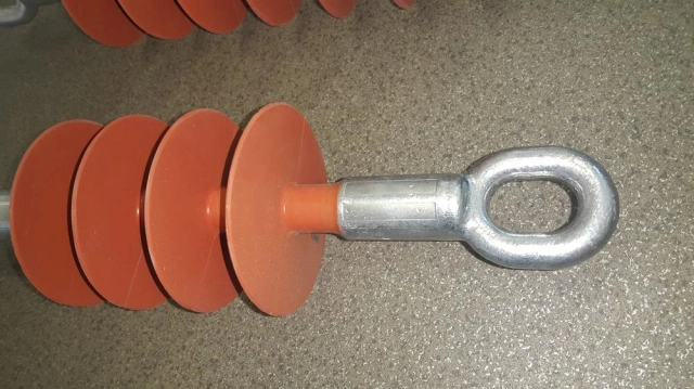 Tahové, podpěrné a staniční izolátory