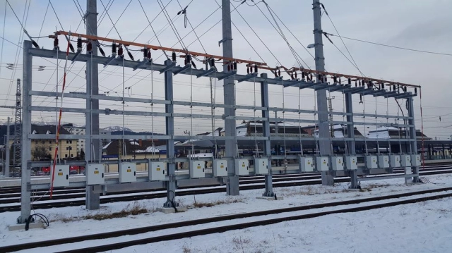 Indoor and outdoor, hand or motor drives