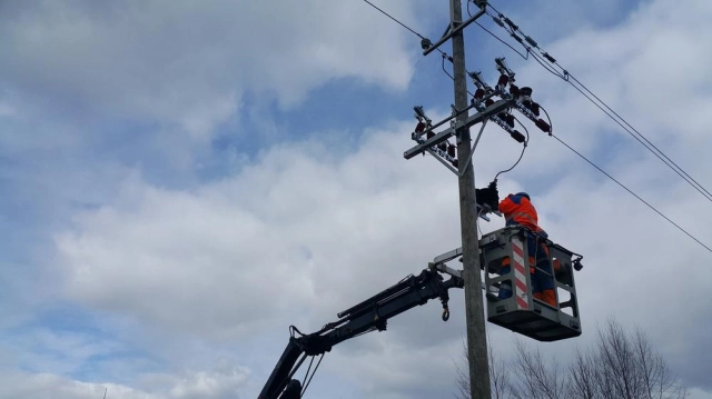 Venkovní a vnitřní, ruční a elektromotorové pohony