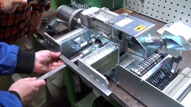 Venkovní a vnitřní, ruční a elektromotorové pohony