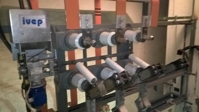 Indoor and outdoor, hand or motor drives