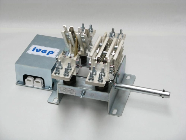 Indoor disconnectors, loadbreak and earthing switches