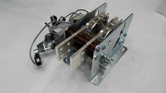 Indoor disconnectors, loadbreak and earthing switches