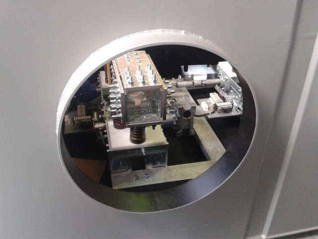 Indoor disconnectors, loadbreak and earthing switches