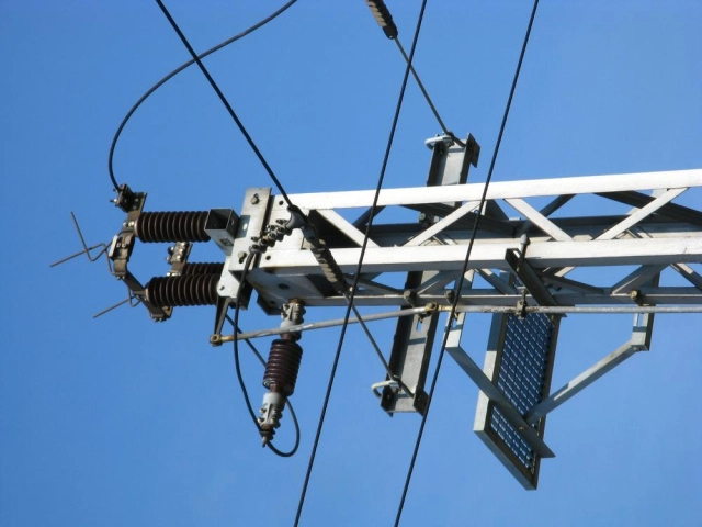 Venkovní, vnitřní trakční odpínače a odpojovače