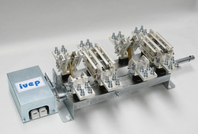 Indoor disconnectors, loadbreak and earthing switches