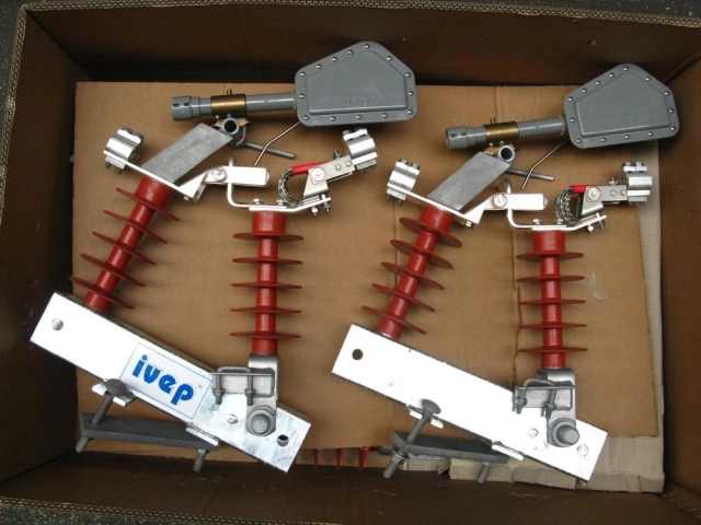 Outdoor loadbreak switches and disconnectors