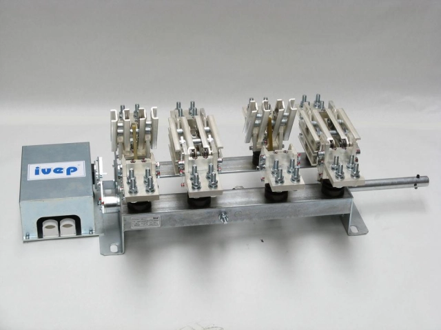 Indoor disconnectors, loadbreak and earthing switches