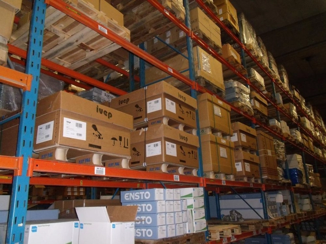 Outdoor loadbreak switches and disconnectors