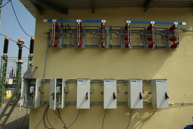 Indoor and outdoor, hand or motor drives