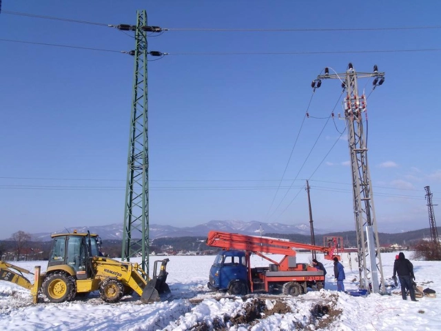 Venkovní a vnitřní, ruční a elektromotorové pohony