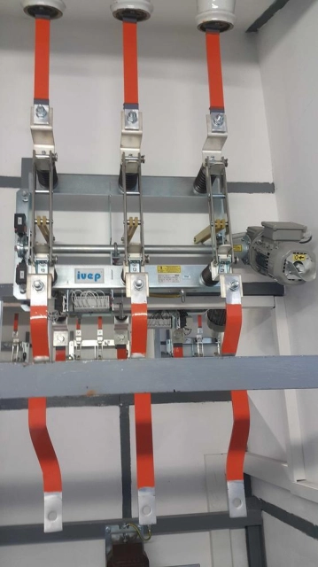 Indoor disconnectors, loadbreak and earthing switches