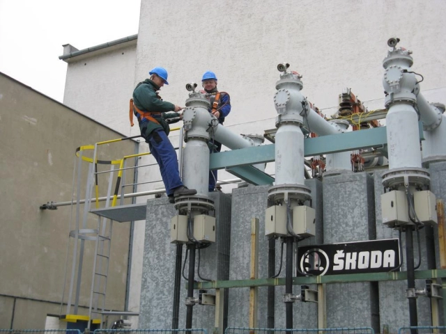 Elektrická zařízení izolovaná plynem SF6, zaústění transformátorů