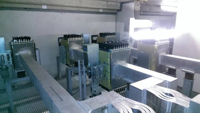 Indoor disconnectors, loadbreak and earthing switches