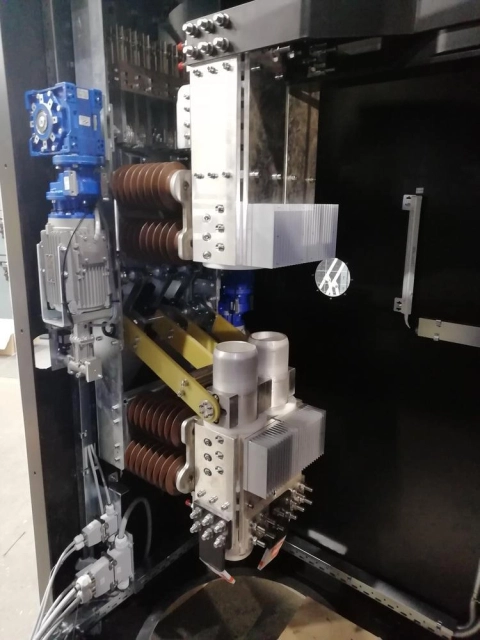 Indoor disconnectors, loadbreak and earthing switches